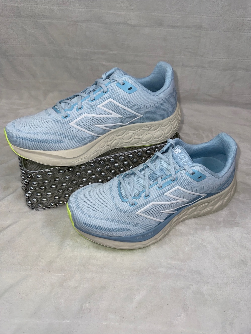 New Balance 680v8 Sneakers 👟💙 Women’s 9.5 or 8 Men’s Light Blue W680LT8 NEW